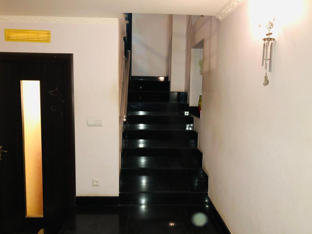Sev Group Hostel Ереван Екстериор снимка
