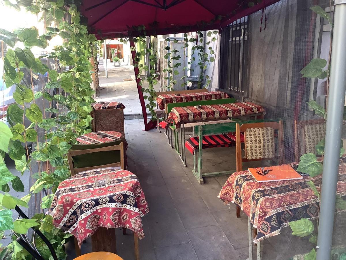 Sev Group Hostel Ереван Екстериор снимка
